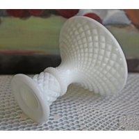 Milchglas Kerzenständer Mit Diamant-Muster von AnythingDiscovered