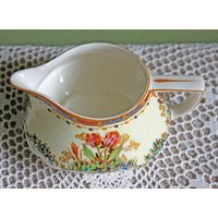 Milchkännchen Von Crown Ducal Ware. Tulpenmuster-Milchkännchen. Antike Service-Teller Made in England. Reg Nr 732597 von AnythingDiscovered