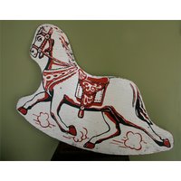 Pferd Aus Holz, Silhouette. Großes Handgemaltes Karussell Steckenpferd. Originales Kinderzimmer Dekor. Mantel Herzstück. Rustikale Wohnkultur von AnythingDiscovered