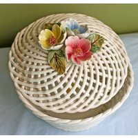 Retikulierte Schüssel Mit Deckel. Handgefertigte Deckelschale Verziert Blumen. Porzellan Kunst Dish Geschenk Für Mama. Hochzeitstisch von AnythingDiscovered