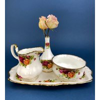 Royal Albert Frühstückstablett. Altes Bauernrosen Motiv. Tablett, Milchkännchen, Zuckerdose Und Zuckerdose. Hergestellt in England. Geschenk Für Sie von AnythingDiscovered