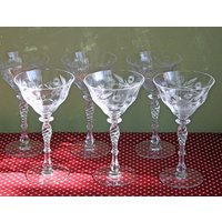 Set Mit Sechs Geschliffenen Kristallgläsern Blumen - Und Medaillonmuster. Feine Barware. Stielgläser. Geschenkidee. Hochzeitstisch von AnythingDiscovered