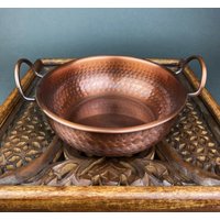 Vintage, Kupfer, Handgehämmerte Schüssel Mit Griffen . Handgemachte Servierplatte. Rustikale Küchendekoration. Geschenk Für Sie Oder Ihn von AnythingDiscovered