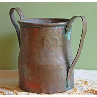 Vintage Kupfer Vase Mit Griffen. Hand Pounded Behälter. Große Primitive Rustic Style Sammler Vase von AnythingDiscovered