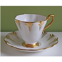 Vintage Teetasse Mit Untertasse, Weiß Goldrand Und Henkel. Hergestellt Von Royal Standard in England. Esszimmer Dekor. Geschenk Für Sie Oder Ihn von AnythingDiscovered