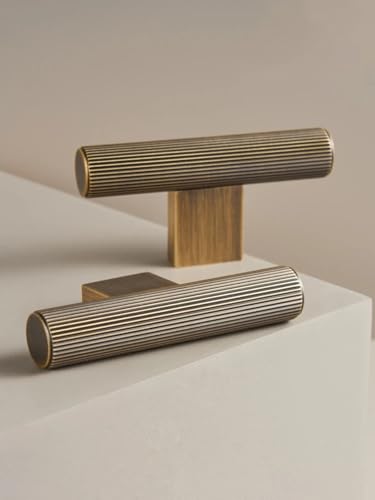 Aoleegatt Massive Messing Antik Messing Lineare Schrankknöpfe Lange T-Bar Möbel Kleiderschrank Schubladengriffe Ziehschrankstangen Quadratfuß (CH052-AB-T70) von Aoleegatt