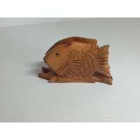 Serviettenhalter Serviettenständer Halter Fisch Holz Ständer Gebrauchsspur Vintage Fischdeko von ApadisArt