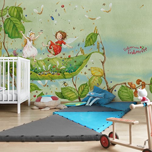 Apalis Kindertapeten Vliestapeten Erdbeerinchen Erdbeerfee Trampolin Fototapete Breit | Vlies Tapete Wandtapete Wandbild Foto 3D Fototapete für Schlafzimmer Wohnzimmer Küche | grün, 94627 von Apalis