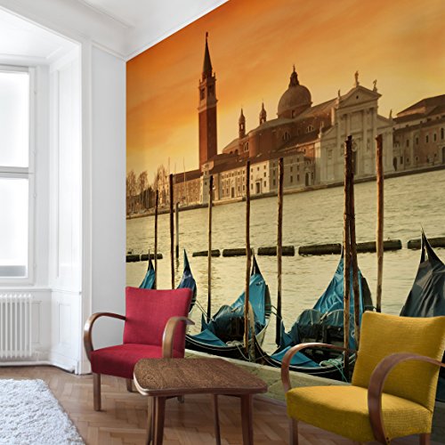 Apalis Vliestapete Gondeln in Venedig Fototapete Quadrat | Vlies Tapete Wandtapete Wandbild Foto 3D Fototapete für Schlafzimmer Wohnzimmer Küche | Größe: 192x192 cm, orange, 97711 von Apalis