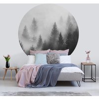 Runde Tapete Selbstklebend - Nadelwald Im Nebel Schwarz Weiß | Schlafzimmer Wohnzimmer Fototapete von ApalisHOME