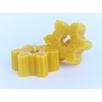 Wunderschöne Weihnachtskerze Aus Bienenwachs Handgemachte Kerze Perfektes Geschenk Schneeflocke Natur Reines Wunderschöne Weihnachtskerze Aus Bienenwachs Handgemachte Kerze Perfektes Geschenk Schneeflocke Natur Reines von ApisBio