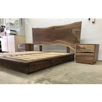 Live Edge Vorratsbett Und Freistehende Passende Nachtständer von AppalachianJoinery