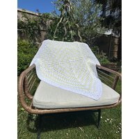 Kleine Gehäkelte Wolldecke/Zitronen-Gelbe Babydecke Vintage Decke Handgehäkelte von Appletreeonsea