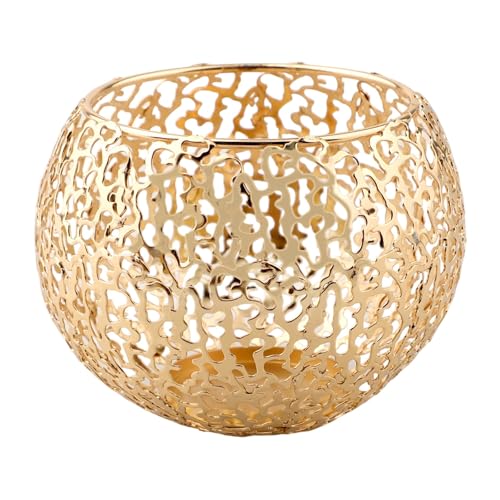 Raffinierter goldfarbener Kerzenhalter mit wunderschön gearbeiteten hohlen Designs zur Ergänzung der Dekoration (Gold) von Aprilsunnyzone