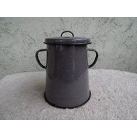 Vintage Grauer Emaille Lebensmittelbehälter Mit Deckel - Emaillewaren Kitchenalia Country Cottage Chic Bauernhaus Dekor 2 Liter von AproShop