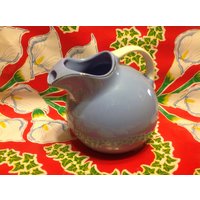 Vintage Hall China Rose Parade Veilchenblaue Krug Vintage Hall China Rose Parade Veilchenblaue Krug von ApronForest