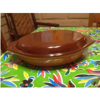 Vintage Pyrex Braun Und Gold 1 Qt. Geteilte Auflaufform Mit Braunem Deckel von ApronForest