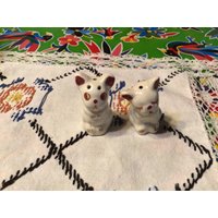 Vintage Rio Hondo California Keramik Handbemalt Paar Sitzender Hund Oder Welpe Salz Und Pfefferstreuer von ApronForest