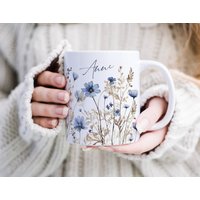 Keramik Tasse Personalisiert Mit Name Blaue Aquarell Wildblumen Kaffeetasse Kaffeebecher Valentinstag Geschenk Geschenke Für Frauen Freundin Keramik Tasse Personalisiert Mit Name Blaue Aquarell Wildblumen Kaffeetasse Kaffeebecher Valentinstag Geschenk Geschenke Für Frauen Freundin von AquarellMugs