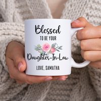 Personalisierte Tasse Für Schwiegermutter Zukünftige Geschenk Gesegnet, Um Ihre Schwiegertochter Mutter Des Bräutigams Von Braut Best Mil . Zu Sein von AquariansDream