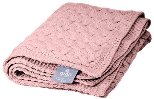 Irischer Aran Strickdecke Decke Überwurf Bettüberwürf | Supersoft Patchwork Sofa Blanket Wolldecke Kuscheldecke aus Merinowolle (22" x 32") (Winter Rose) von Aran Woollen Mills