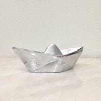 Boot Skulptur, Papierboot Aluminium Dekoartikel Tisch Dekor Naif von ArchStudioGallery