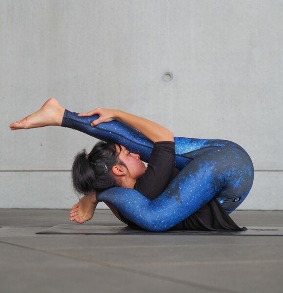 Arctic Flamingo Blaue Yoga Leggings MILKY WAY aus ECONYL® regeneriertem Nylon von Arctic Flamingo