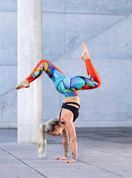 Arctic Flamingo Yoga-Leggings PAPAGEI | Ausgefallene High-Waist Yoga-Leggings aus ECONYL® regeneriertem Nylon von Arctic Flamingo