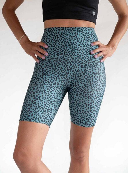 Arctic Flamingo Radlerhose - Biker - Yoga Shorts LEO in Leopardenprint von Arctic Flamingo