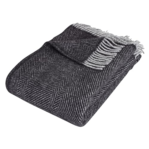 Arctic Wolldecke Herringbone - Hochwertiges Plaid mit Fischgrätmuster im Scandi Design - 100% Schurwolle mit Woolmark Siegel - 130 x 200 cm - Schwarz von Arctic