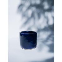 Handgemachter Keramikbecher Blau | Cappuccinotasse Unikat Tonbecher Handmade Spülmaschinenfest Berlin Töpferei Geschenkidee von Arjeh