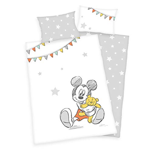 3 TLG. Baby Bettwäsche Set mit Wende Motiv: Mickey Mouse - 100x135 cm + 40x60 cm + 1 Spannbettlaken 70x140 cm (Renforcé) von Arle-Living