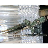 Messing Schneckenöffner Weinöffner, Zigarrenschneider & Brieföffner Im Antiken Schwert Design - D.b.p. Nr. 887711 Von Arthur Griep, Solingen Messing Schneckenöffner Weinöffner, Zigarrenschneider & Brieföffner Im Antiken Schwert Design - D.b.p. Nr. 887711 Von Arthur Griep, Solingen von ArmoireAncienne