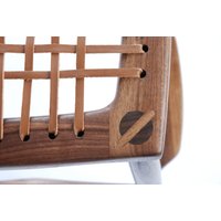 Leder Geschnürter Barhocker Inspiriert Von Sam Maloof/Handgefertigte Luxusmöbel Individuelle Möbel Holzmöbel Massivholzmöbel von Arnaudov