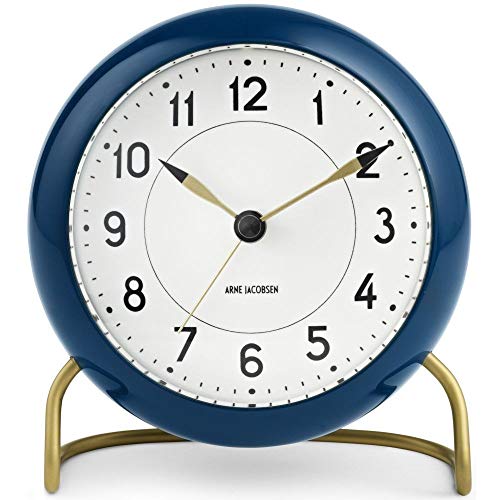 Arne Jacobsen Tischuhr Ø11 cm Station Originaldesign Schlummerfunktion, blau, Dunkelgrün Arne Jacobsen Tischuhr Ø11 cm Station Originaldesign Schlummerfunktion, blau, Dunkelgrün von Arne Jacobsen