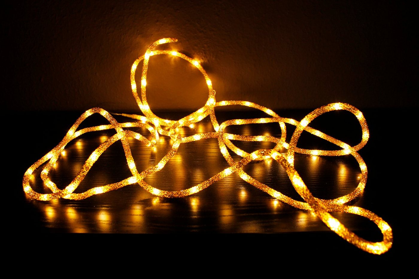 Arnusa LED-Lichterschlauch Leuchtschlauch Glitzer Gold 5 Meter warmweiß, 100-flammig von Arnusa