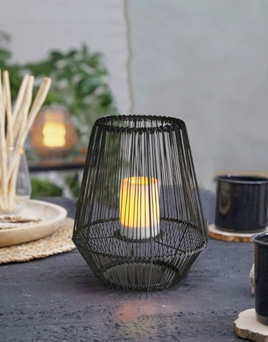 LED Solarleuchte Laterne mit Solar LED Kerze Rattan Optik Windlicht (30,5 x 26,5 cm) von Arnusa