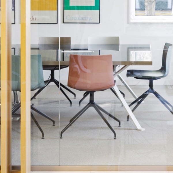 Arper CATIFA 46 0368 Stuhl mit Drehfußgestell - verschiedene Farben von Arper