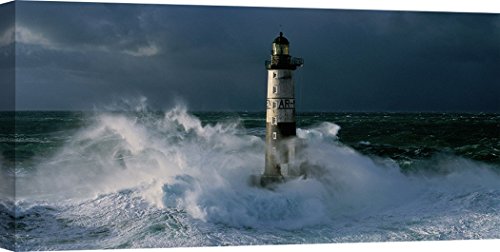 Art Print Cafe – Kunstdruck auf Leinwand – Meer und Leuchttürme – Jean Guichard, Phare d'Ar-Men lors d'une tempète – 120x60 cm von Art Print Cafe