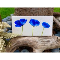 Blaue Aquarell Mohnblumen Handbemalte Keramikfliese/Wandkunst Wohnkultur von ArtByAdrienneStudio