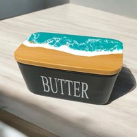 Butterdose Mit Ocean Art Deckel Aus Resin Bambus Keramik Handveredelt Maritime Kuechendeko Geschenkidee Unikat Küchenaccessoire von ArtByNicWithLove