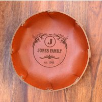 Monogramm Ledertablett Mit Ihrem Familiennamen/Personalisiertes Tablett Jahrestagsgeschenk Für Ehemann Meistverkaufte Artikel Aufbewahrungstablett von ArtDesignStudioCy