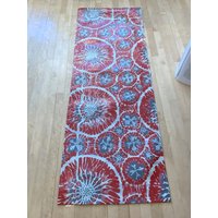 Bodentuch Made To Order - "Rote Qualle" von ArtForYourFloorCloth