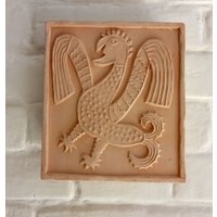 Fliesen Ofen Vorne Dragon Clay, Geprägt in Form Rekonstruktion Des Xvii Jahrhunderts Gefunden Royal Castle Nyalab, Transkarpatien von ArtGlassMozaic