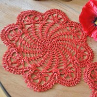 Festliches Rotes Häkeldeckchen-Servietten-Set Handgemachte Runde Servietten Für Weihnachtliche Tischdekoration von ArtHandStudio