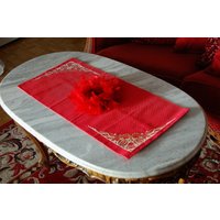 Vintage-Inspirierter Tischläufer | Festliche Feiertage Dekor Handbestickte Grüne Und Rote Baumwolle von ArtHandStudio