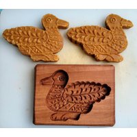 Keksform Kleine Ente Birnenform 10x15cm Lebkuchengröße 10x8cm Lebkuchen Springerle Kashigata Form Handgefertigt Geschnitztes Holz Keksform Kleine Ente Birnenform 10x15cm Lebkuchengröße 10x8cm Lebkuchen Springerle Kashigata Form Handgefertigt Geschnitztes Holz von ArtKomora