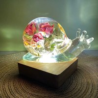 Night Light Snail Resin Lamp Flower Epoxy Table Handmade Floral Dry Art in Lightable Decor Real Flowers Unique Night Light Snail Resin Lamp Flower Epoxy Table Handmade Floral Dry Art in Lightable Decor Real Flowers Unique von ArtKrassiva