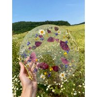 Epoxidharz-Tablett Mit Echten Blumen - 12 Zoll Rundes Serviertablett Griffen Lebensmittelechtes Dekotablett Naturinspiriertes Wohndekor von ArtLenResinCZ