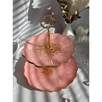 Rosa Resin-Stufentablett Mit Gold - 2-Stöckiger Oder 3-Stöckiger Ständer, Handgefertigter Dessertständer, Obst- Und Süßigkeitenhalter Rosa Resin-Stufentablett Mit Gold - 2-Stöckiger Oder 3-Stöckiger Ständer, Handgefertigter Dessertständer, Obst- Und Süßigkeitenhalter von ArtLenResinCZ